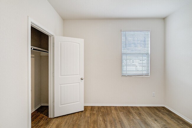 Building Photo - 14636 Wheeler Dr