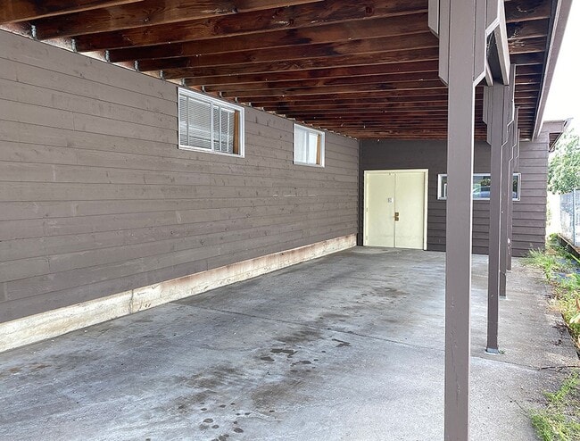 Building Photo - **Applications Pending** Single Level 4 Be...