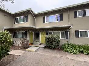 Building Photo - 2895 Capitola Rd