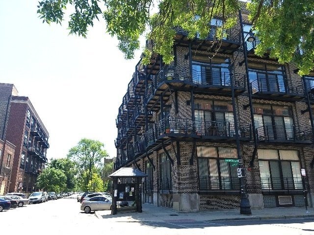 Photo - 2735 W Armitage Ave (Chicago, IL) Apartment