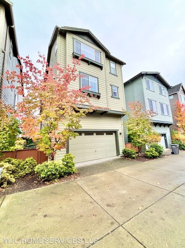 Building Photo - 4 br, 3.5 bath House - 959 3rd Ave NE