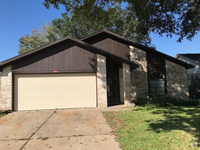 Building Photo - 2043 Goodwin Dr