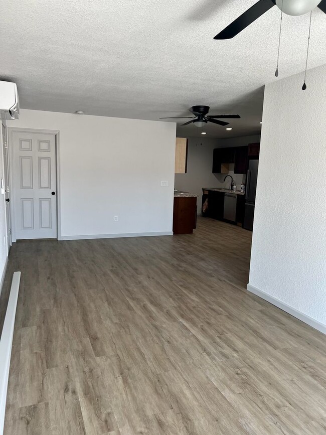 Building Photo - Brand New Duplex available in Central BHC