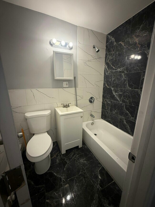 Building Photo - 188 Clinton St