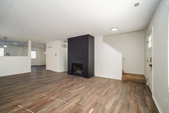 Foto del edificio - 520 Wyndham Ridge Dr
