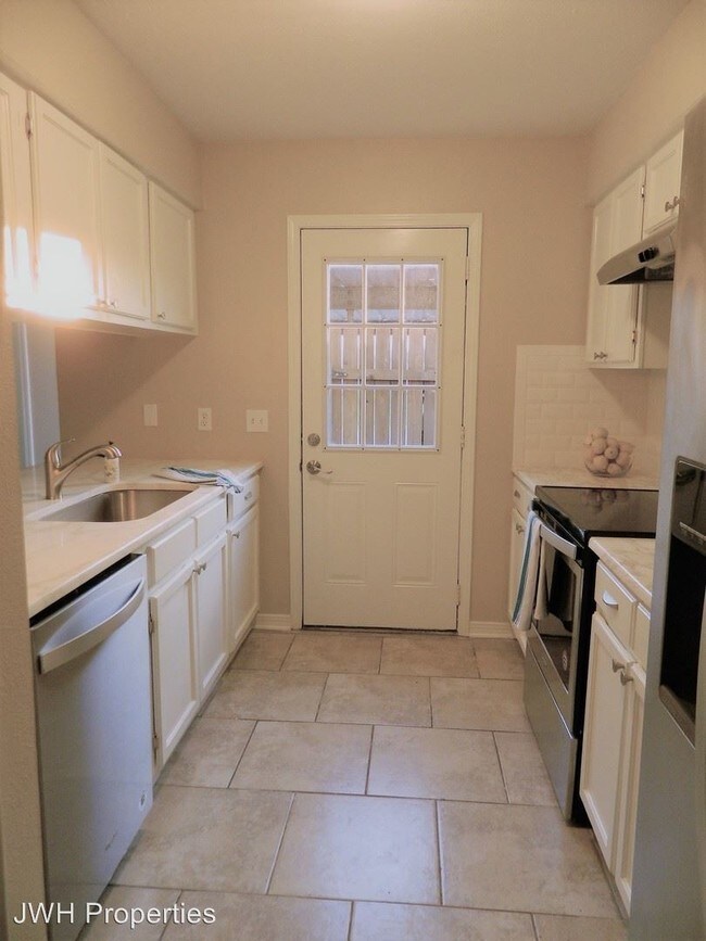Building Photo - 3 br, 2.5 bath House - 10013 Saratoga Dr
