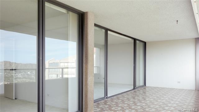 Building Photo - 581 Kamoku St