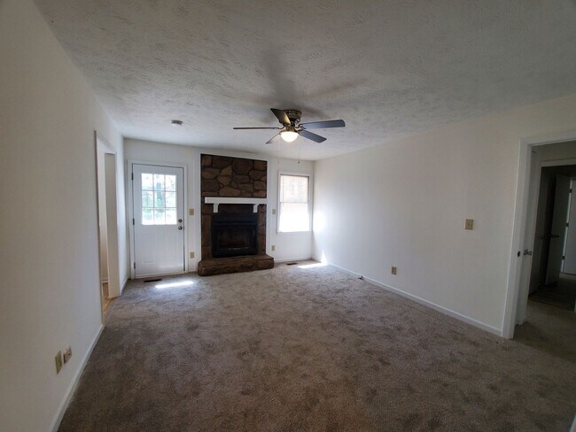 Foto del edificio - 9416 Gooden ~ Lake Rim Estates **THIS HOME...