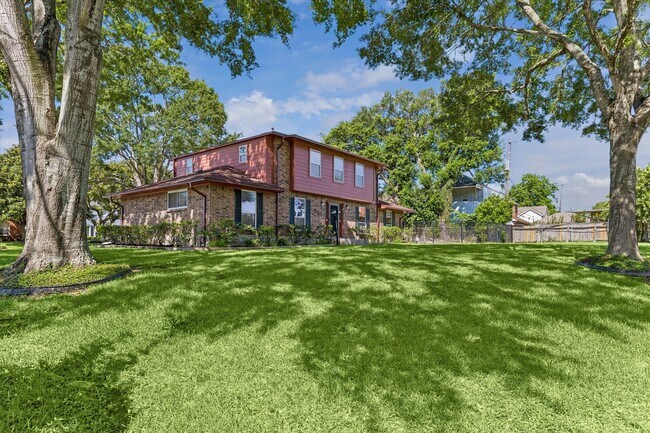 Foto del edificio - 3232 Parkwood Dr