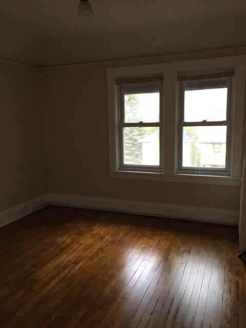 Foto del edificio - 923 E 8th St