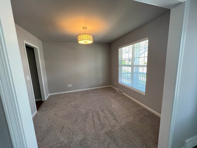 Foto del edificio - 6137 Misty Bridge Rd