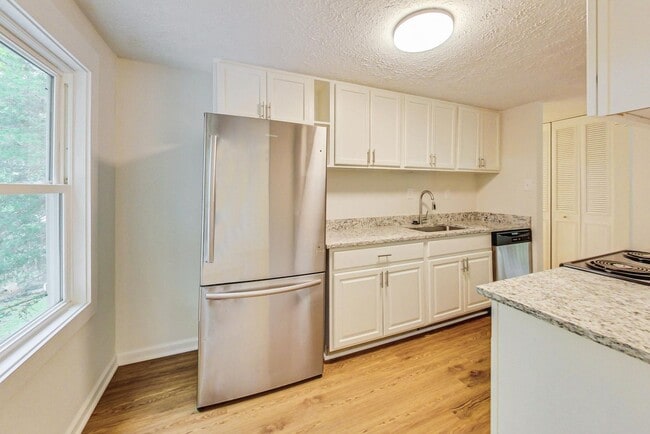 Building Photo - Charming Split Foyer in the Heart of Clinton MD!