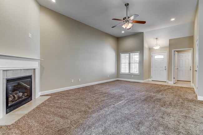 Building Photo - 2915 Sandy Ln