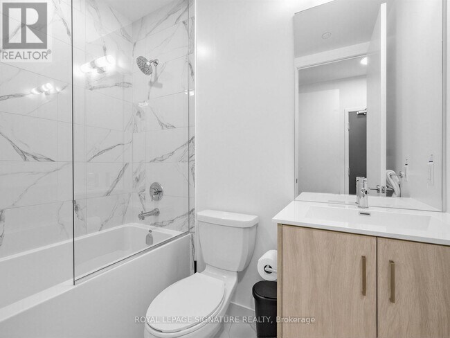 Building Photo - 180 Front St E