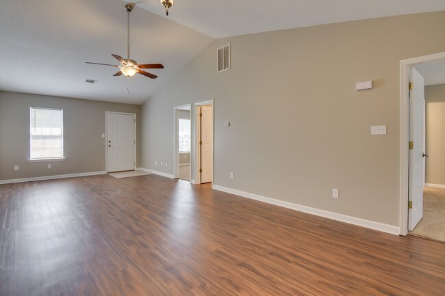 Building Photo - 134 Ginkgo Ln