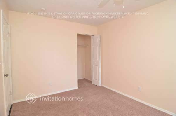 Foto del edificio - 13336 Laraway Dr