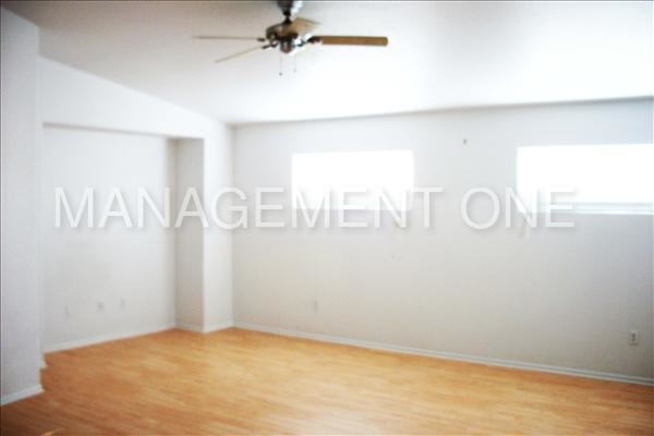 Foto del edificio - 5345 Bell Ave