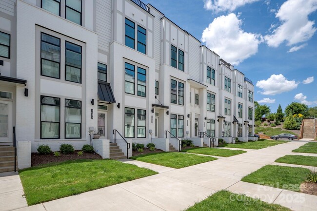 Foto del edificio - 1033 Wesley Terrace Ave