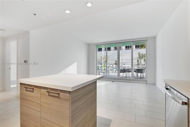 Foto del edificio - 1756 N Bayshore Dr