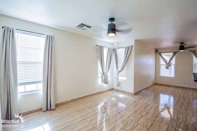 Building Photo - Gorgeous 3Bdm 2.5Ba Two-Story Home in Squi...