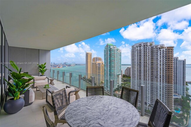 Foto del edificio - 300 Biscayne Boulevard Way