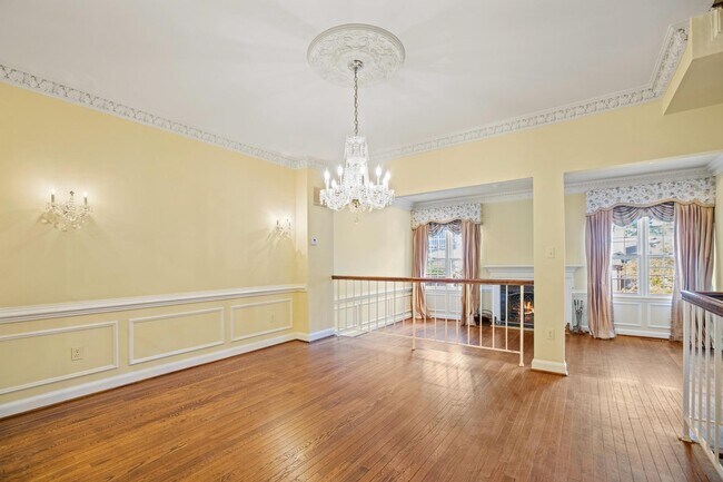 Foto del edificio - 5308 MacArthur Blvd NW
