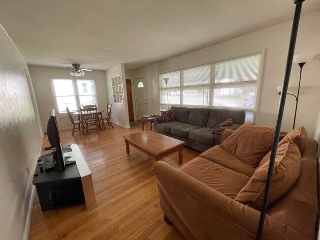 Foto del edificio - 425 E Wylie St