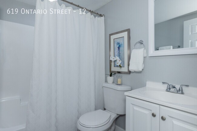 Building Photo - 619 Ontario St