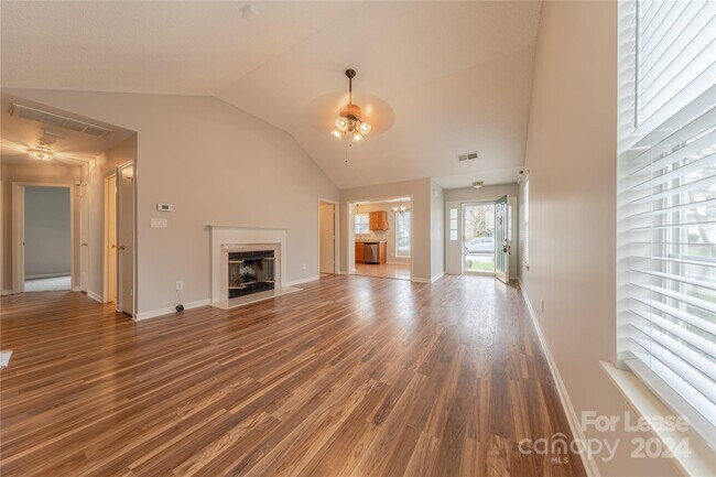 Foto del edificio - 13225 Lampmeade Ln