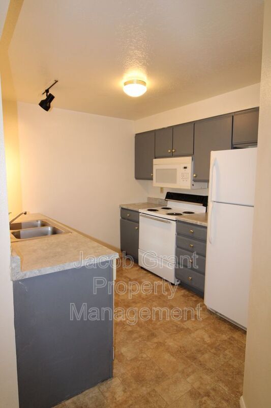 Building Photo - 639 Hoopes Ave