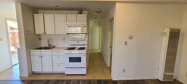 Building Photo - 44223 Fenhold St