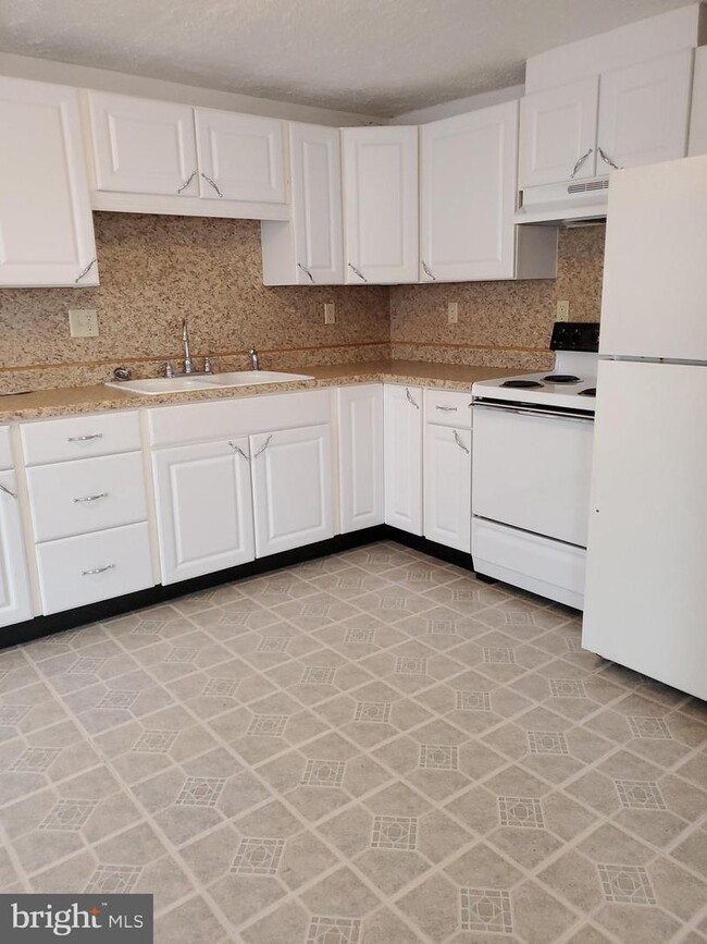 Building Photo - 89 Hanshew Ln