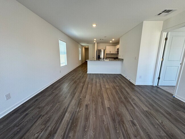 Building Photo - Newer 3 BR 2Ba Newer Neighborhood! near Ro...