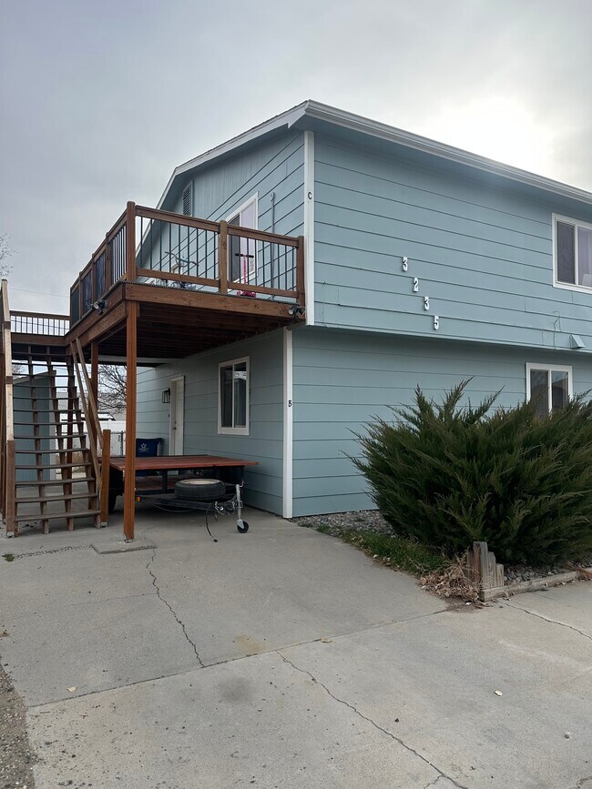 Foto del edificio - 3235 Downey Cir E