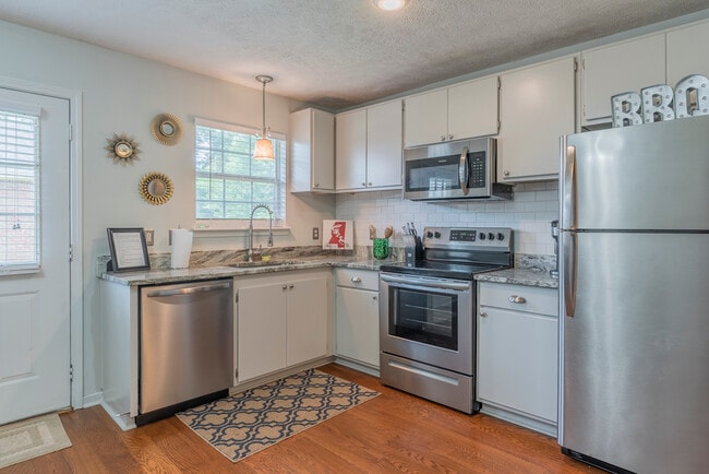 Fully Furnished Kitchen - Downstairs - 1255 Louisville St