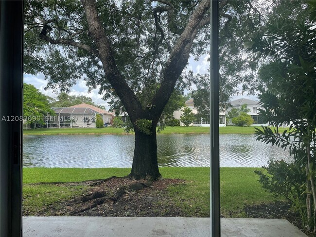 Foto del edificio - 16242 Emerald Cove Rd