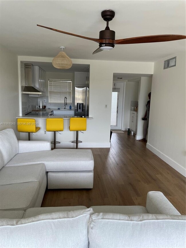 Foto del edificio - 8465 Sunrise Lakes Blvd