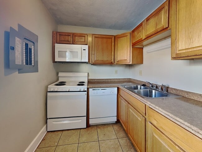 Foto del edificio - 1365 Indianola Ave