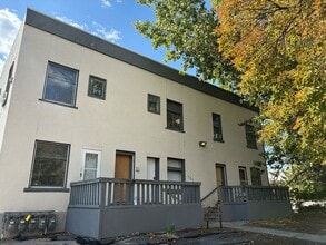 Building Photo - 560 600 E