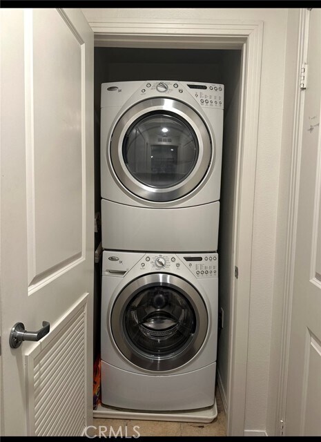 Building Photo - 931 E Walnut St