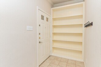 Building Photo - 2255 Braeswood Park Dr