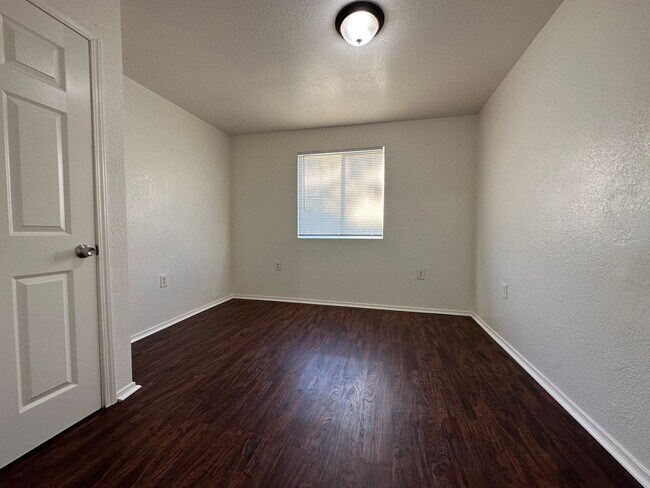 Building Photo - 616 5th Street