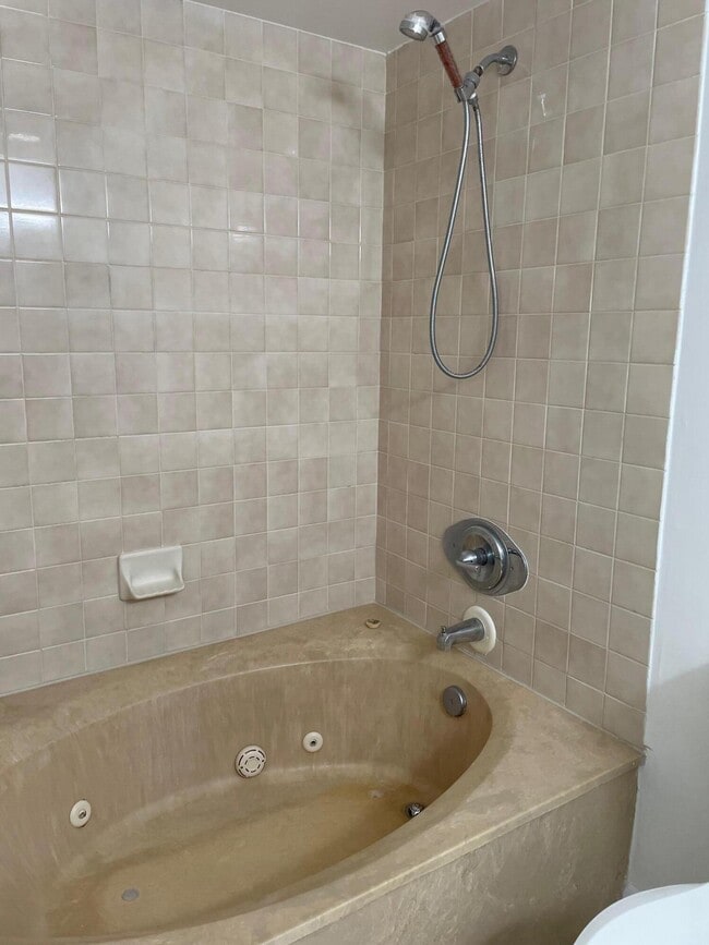 Foto del edificio - 3666 Victoria Dr