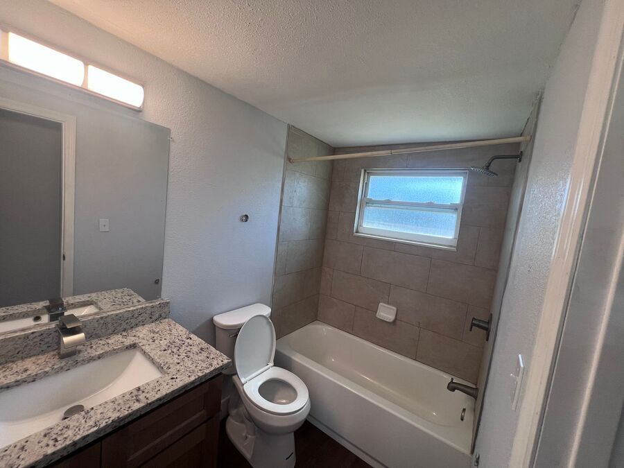 Foto del edificio - 9322 Grandfield Rd