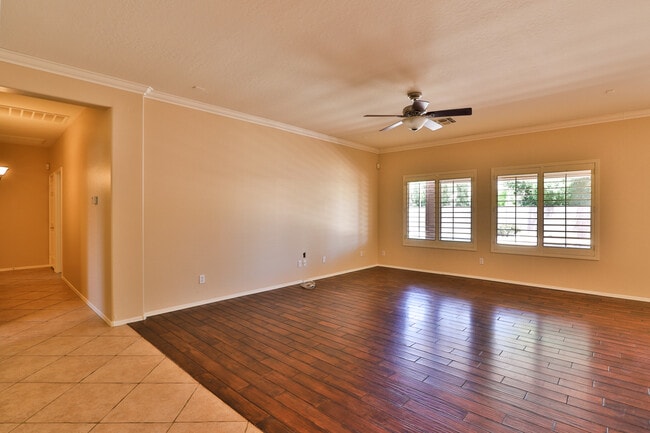 Building Photo - 1084 E San Carlos Way