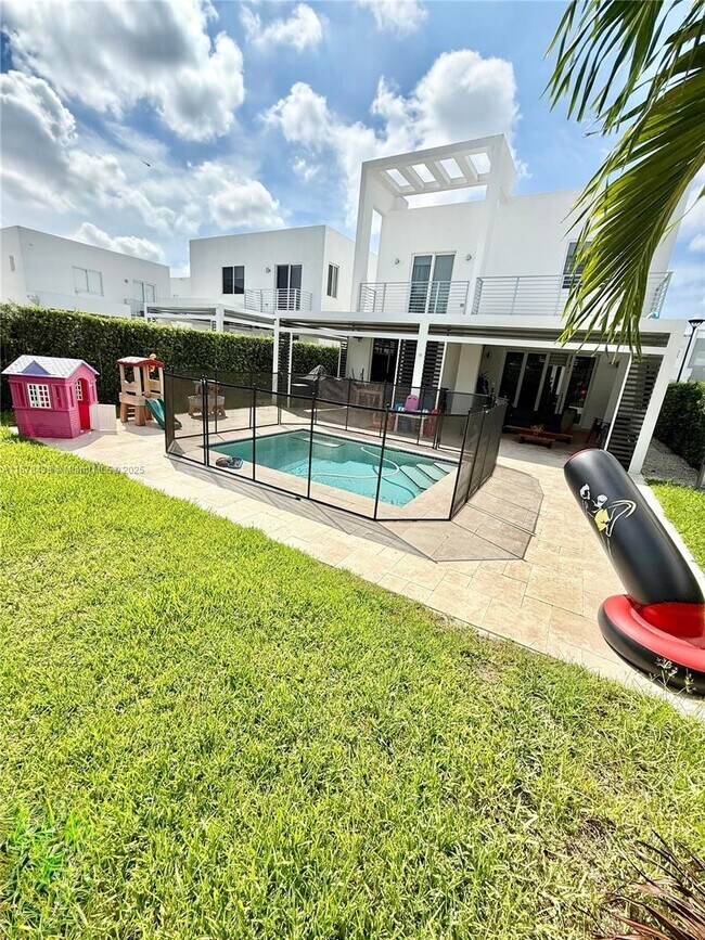 Building Photo - 10359 NW 67th Terrace