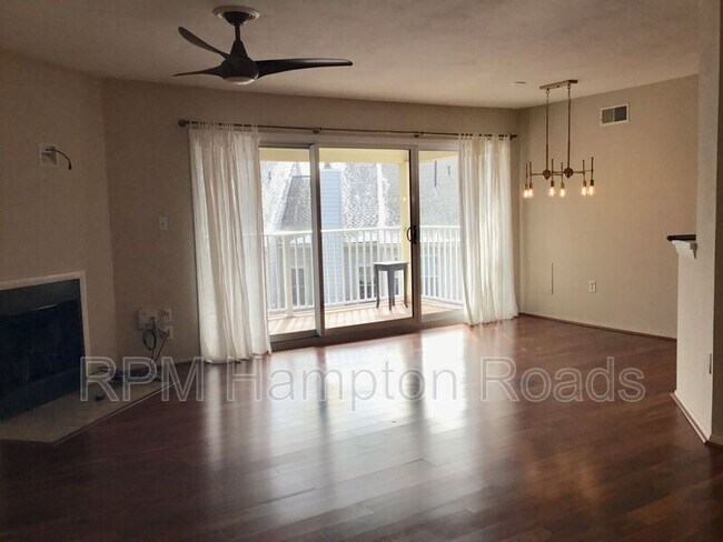 Foto del edificio - 1012 Autumn Woods Ln