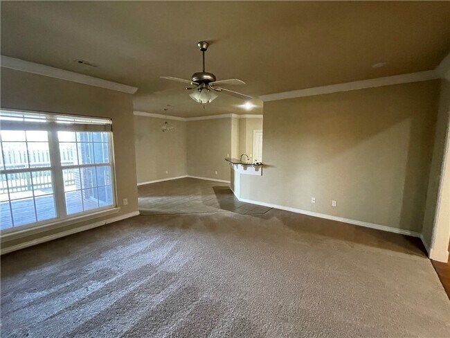 Foto del edificio - 2427 W McKinley Blvd