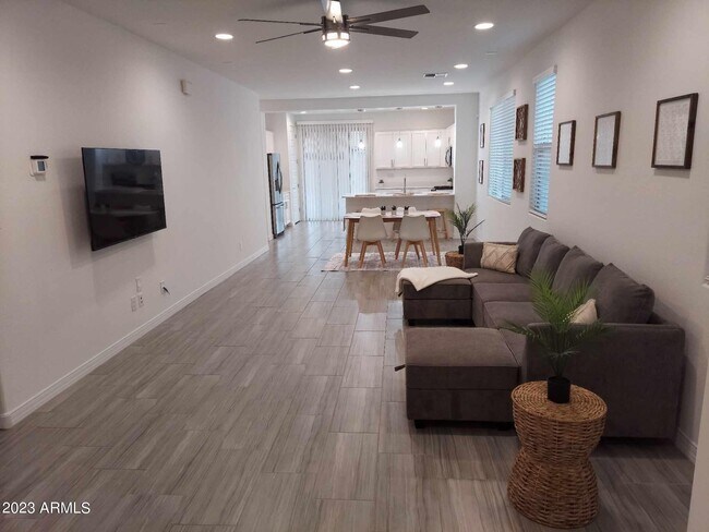 Foto del edificio - 9137 W Sells Dr
