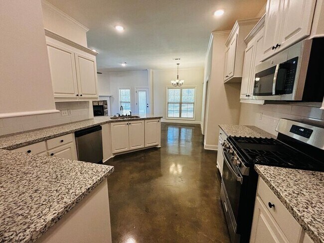 Building Photo - 217 Hemingway Cir